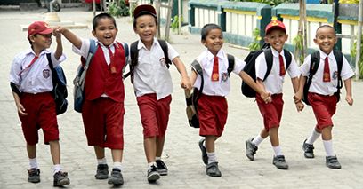 Mengapa Sepatu Anak Sekolah Harus Hitam? Ternyata Ini Alasan | Caramella